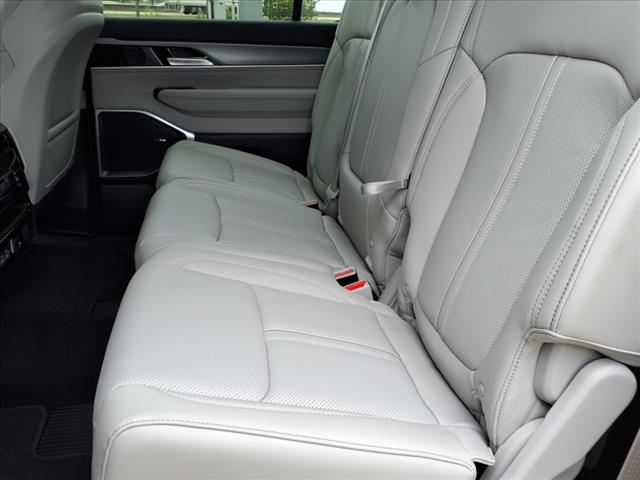 2025 Jeep Wagoneer Base