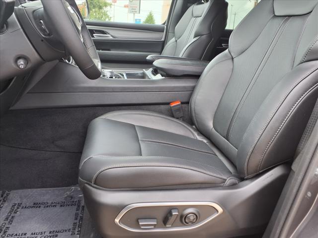 2025 Jeep Wagoneer Base