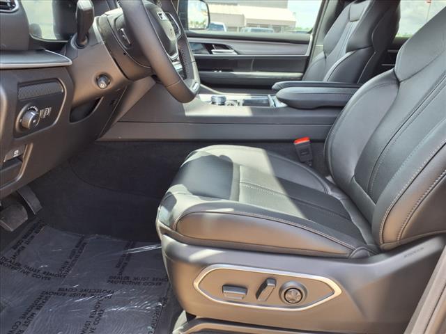 2025 Jeep Wagoneer Base