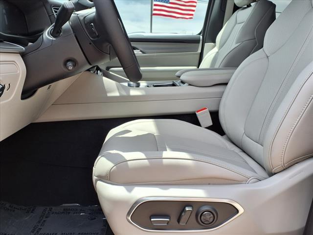 2025 Jeep Wagoneer Base