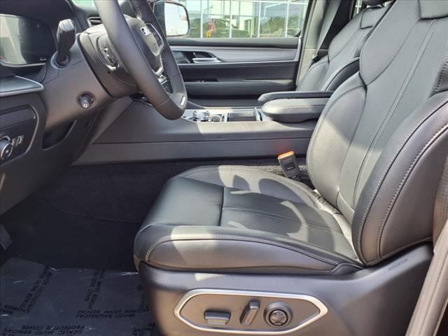 2025 Jeep Wagoneer Base