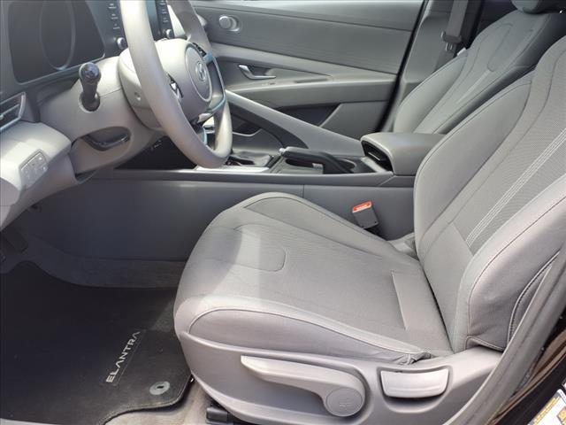 2022 Hyundai ELANTRA SE