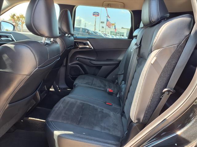 2023 Mitsubishi Outlander SE