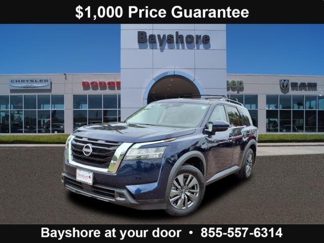 2022 Nissan Pathfinder SV