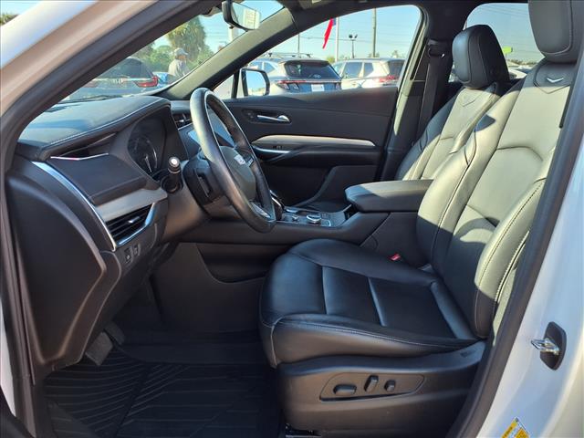 2022 Cadillac XT4 Premium Luxury