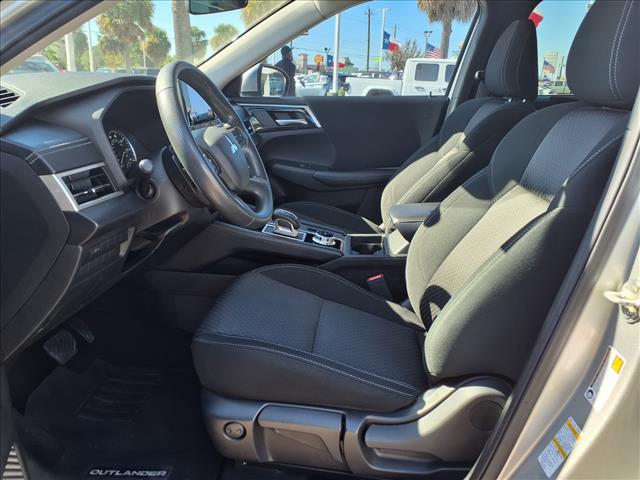 2022 Mitsubishi Outlander ES