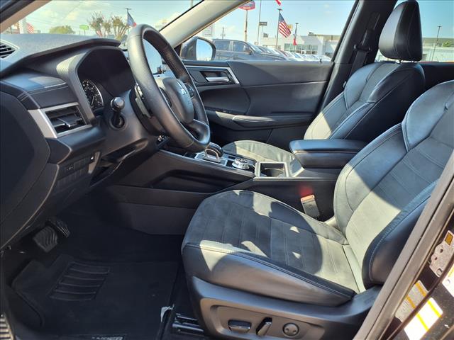 2023 Mitsubishi Outlander SE