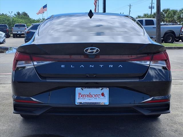 2022 Hyundai ELANTRA SE
