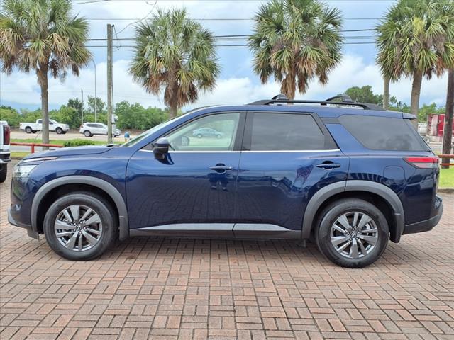 2022 Nissan Pathfinder SV