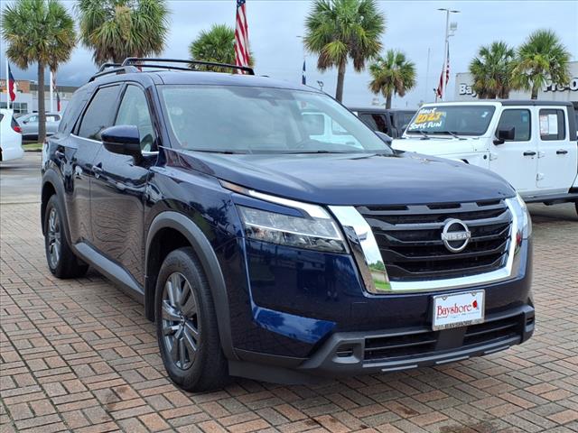 2022 Nissan Pathfinder SV