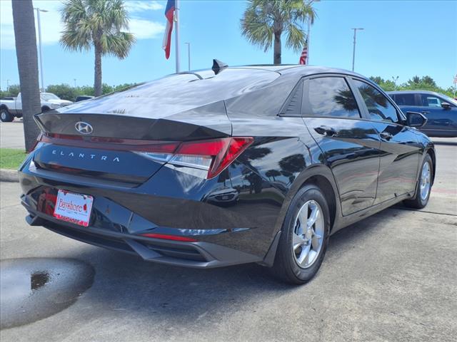 2022 Hyundai ELANTRA SE