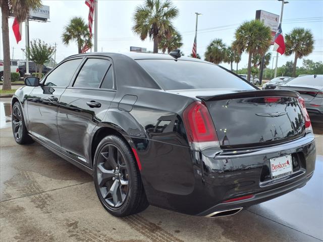 2021 Chrysler 300 Touring