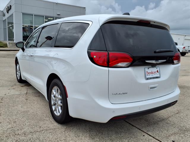 2025 Chrysler Voyager LX