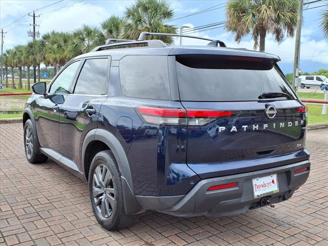 2022 Nissan Pathfinder SV