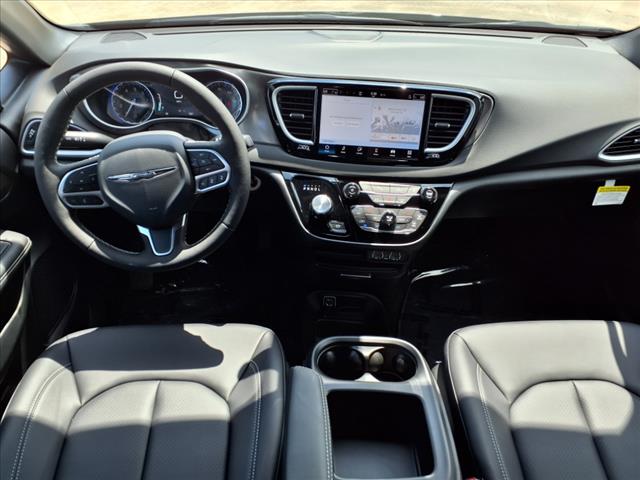 2025 Chrysler Voyager LX