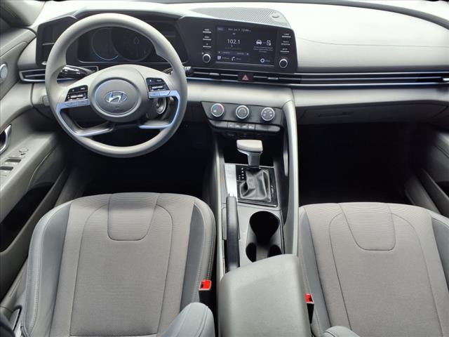 2022 Hyundai ELANTRA SE