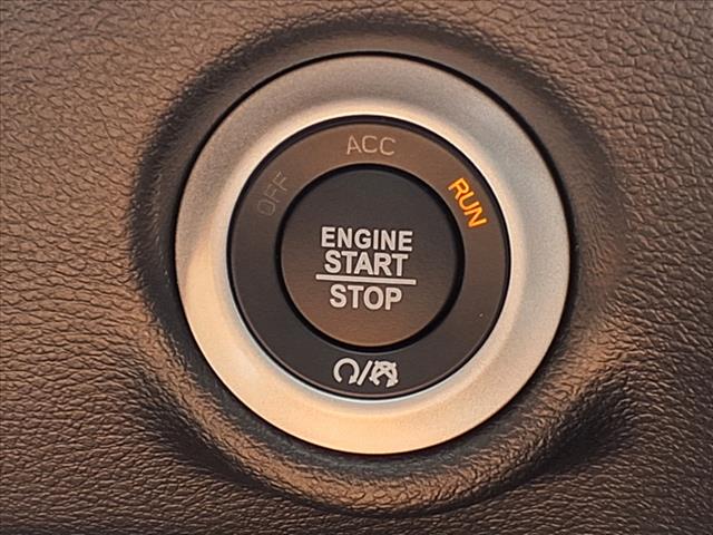 2025 Chrysler Voyager LX