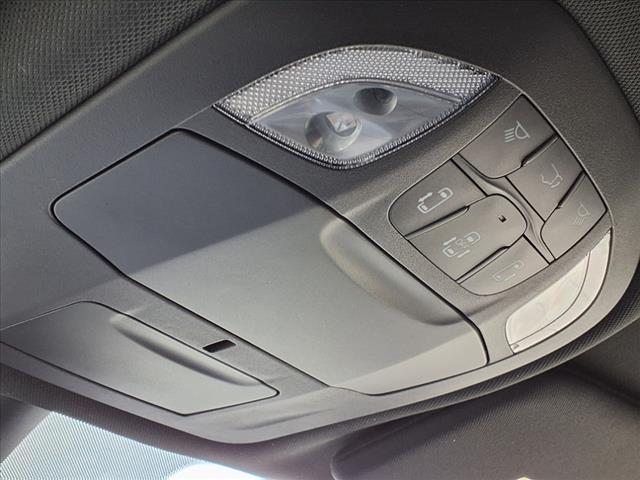 2025 Chrysler Voyager LX