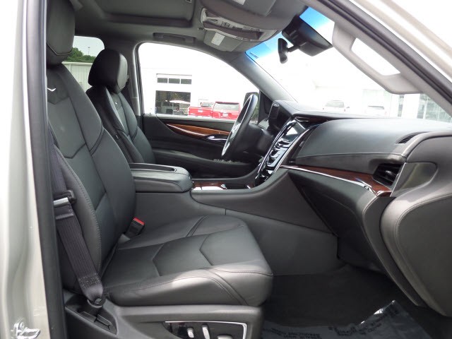 2016 Cadillac Escalade Luxury Collection