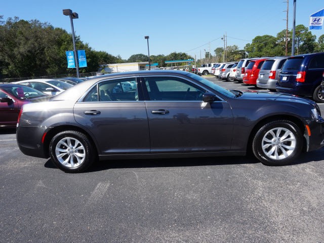 2015 Chrysler 300 Limited