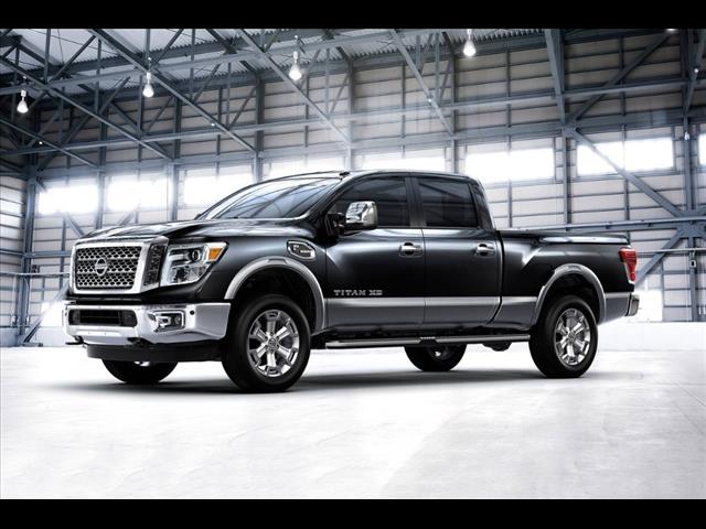 2017 Nissan Titan SL w/Custom Lift Kit Package