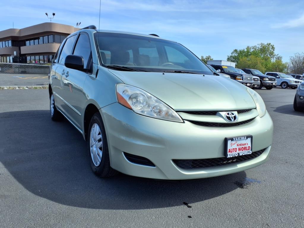 2010 Toyota Sienna CE 7-Passenger