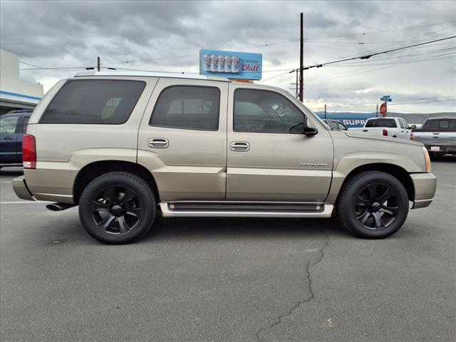 2002 Cadillac Escalade Base