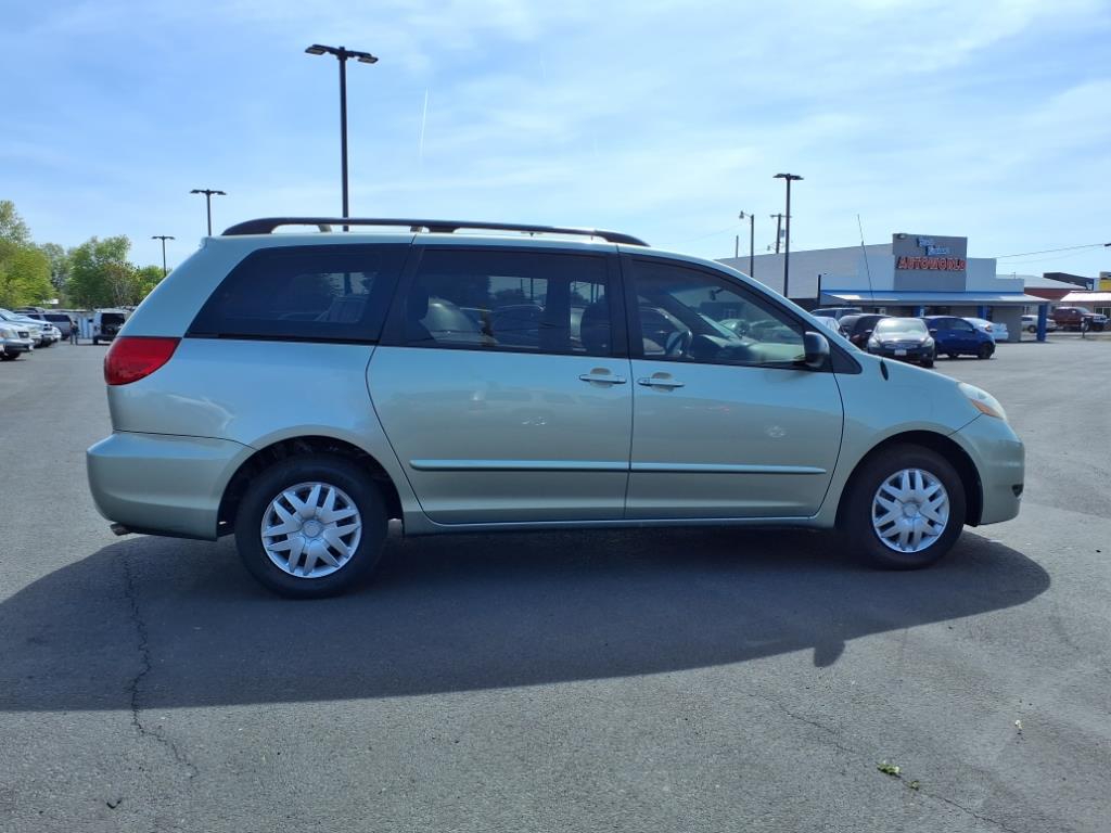 2010 Toyota Sienna CE 7-Passenger