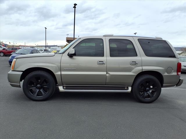 2002 Cadillac Escalade Base