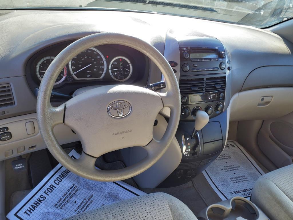 2010 Toyota Sienna CE 7-Passenger