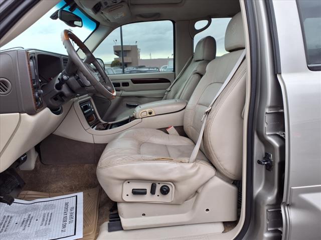 2002 Cadillac Escalade Base