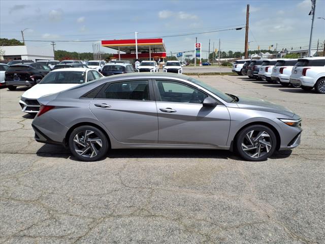 2025 Hyundai ELANTRA Limited