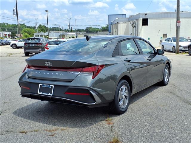 2025 Hyundai ELANTRA SE