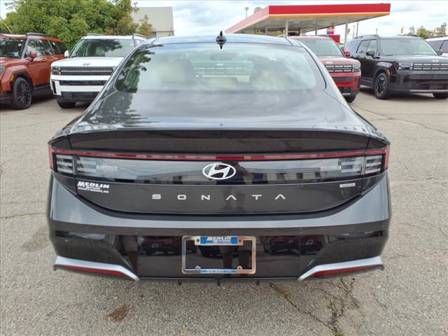 2025 Hyundai SONATA Hybrid Limited