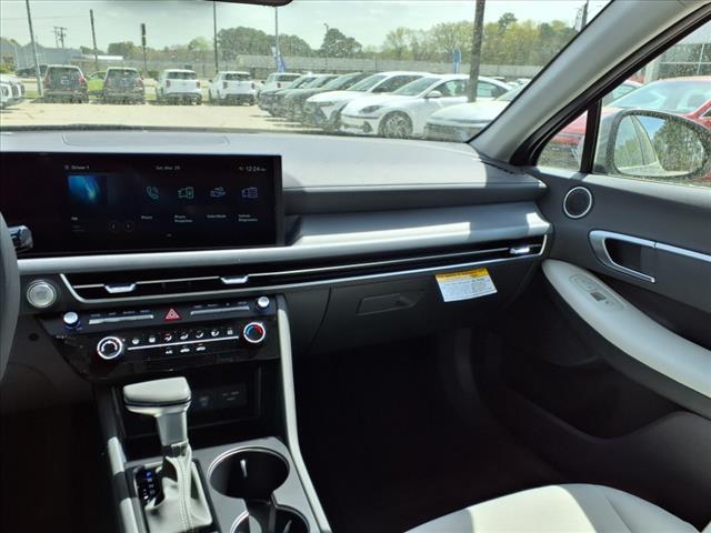 2025 Hyundai SONATA SE