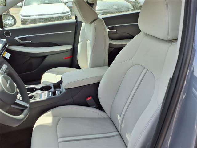 2025 Hyundai SONATA SE