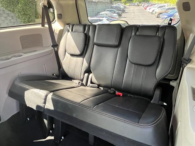 2016 Chrysler Town and Country Touring