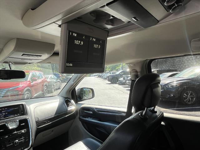 2016 Chrysler Town and Country Touring