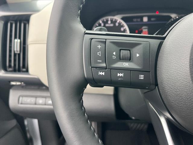 2025 Nissan Pathfinder SL