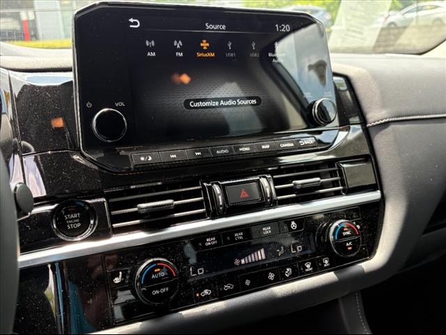 2025 Nissan Pathfinder SL