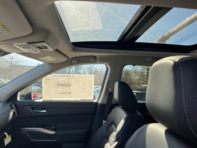 2025 Nissan Pathfinder Platinum