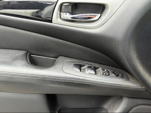 2018 Nissan Pathfinder SV