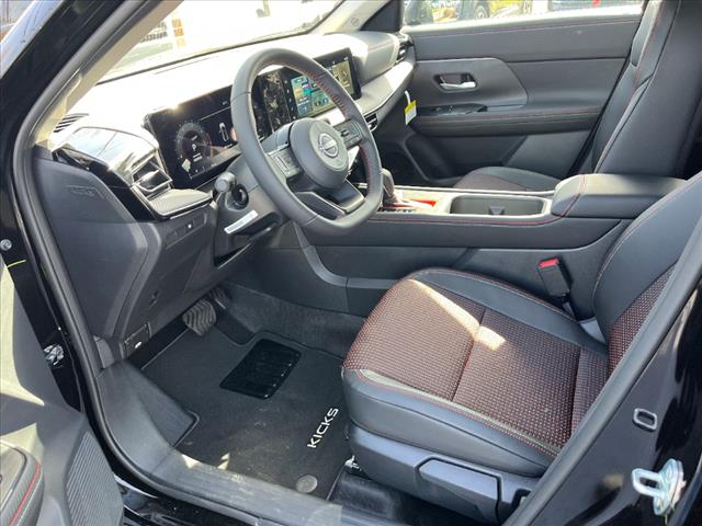 2025 Nissan Kicks SR
