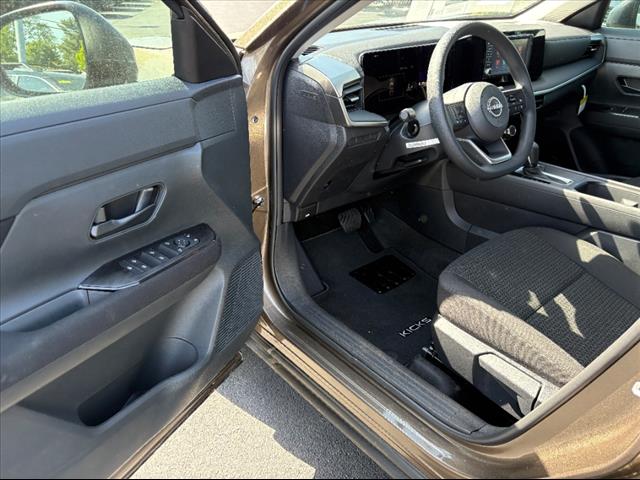 2025 Nissan Kicks S