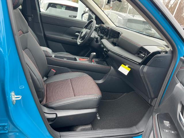 2025 Nissan Kicks SR