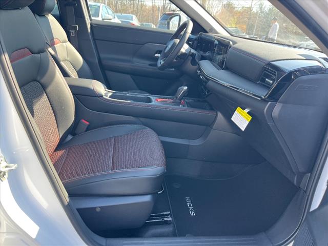 2025 Nissan Kicks SR