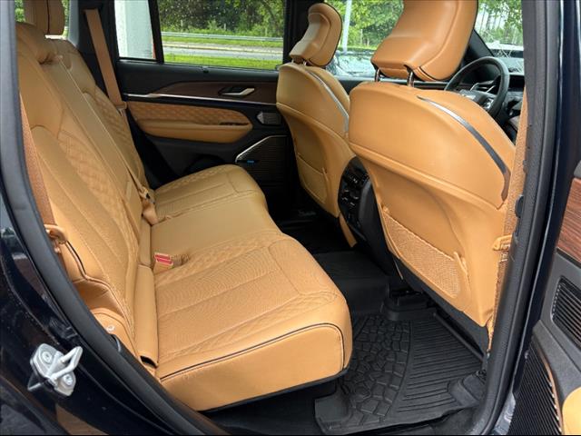 2023 Jeep Grand Cherokee Summit