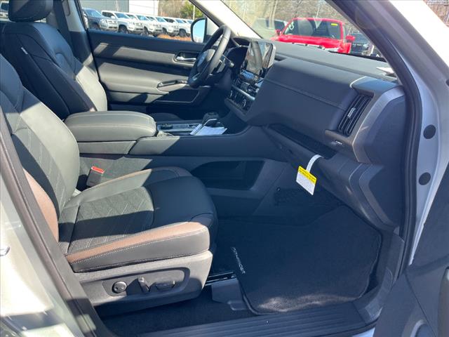2025 Nissan Pathfinder Platinum