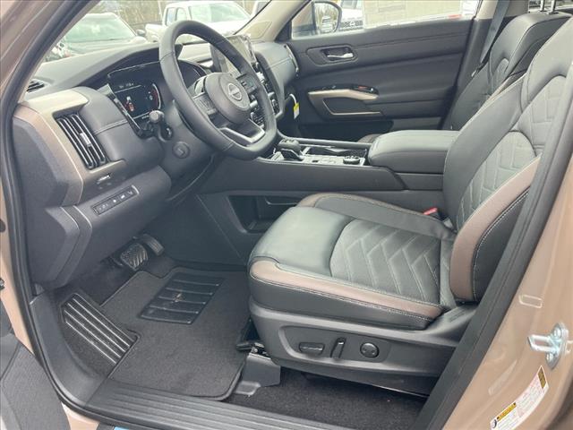2025 Nissan Pathfinder Platinum