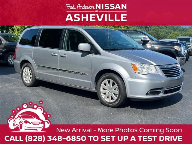 2016 Chrysler Town and Country Touring